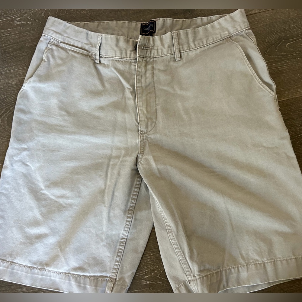 GAP men’s Khaki Shorts in beige